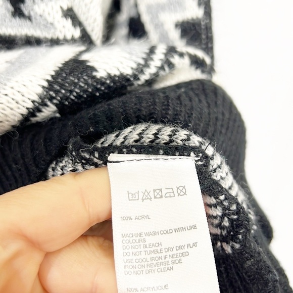 BDG Oversized Aztec Themed Black and White Print size Medium - Picture 6 of 10